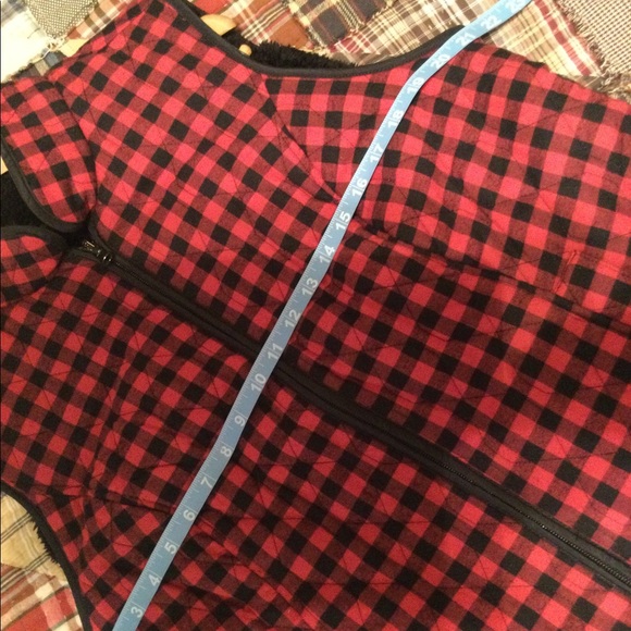 Red & black buffalo check vest reverses to faux black fur. Large. - Picture 3 of 5